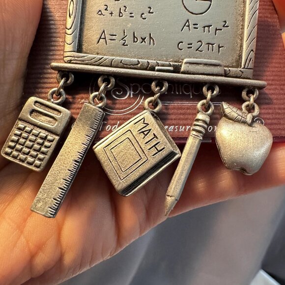 Signed JJ ‘Teacher Chalkboard’ Dangle Pin – New Old Stock – Boutique Card – 2.5 - Picture 5 of 6